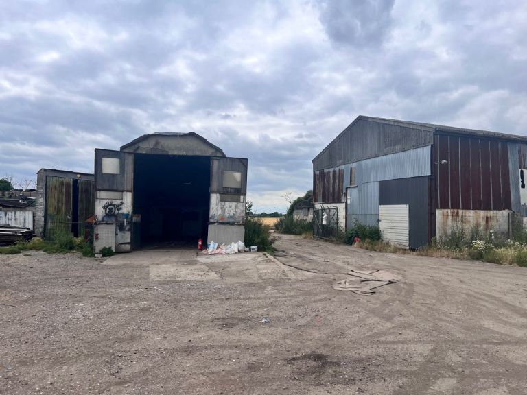 Farm Yard and barns for rent