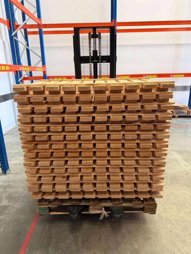 28 x Open Warehouse Racking Timber Deck 1350 x 900 x 32 mm thick - 1000 kg UDL