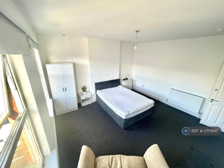 1 bedroom in Bromley Road, London, SE6 (#2717930)