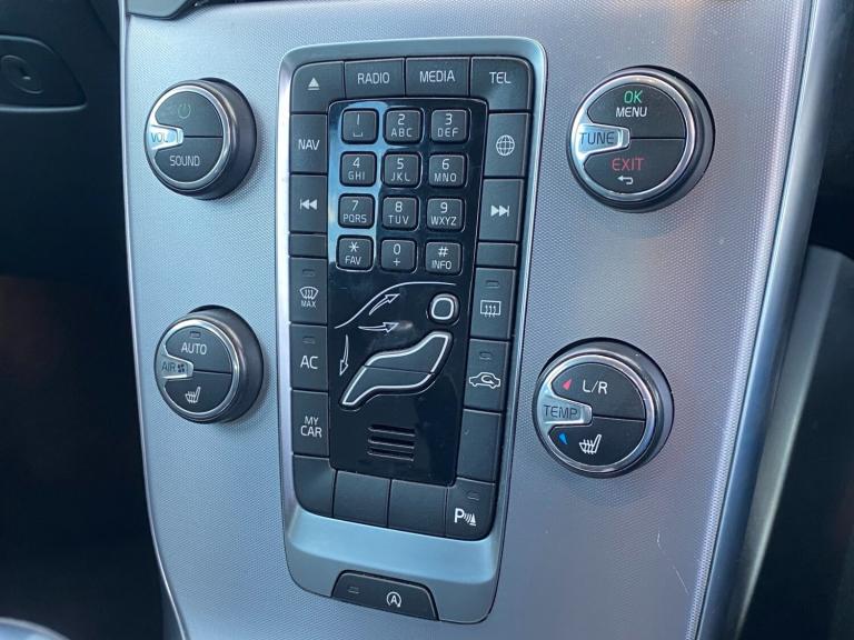 2018 Volvo V40 T3 [152] Inscription 5dr - Sat Nav &amp; Rear Camera &amp; Heated Seats HATCHBACK ...