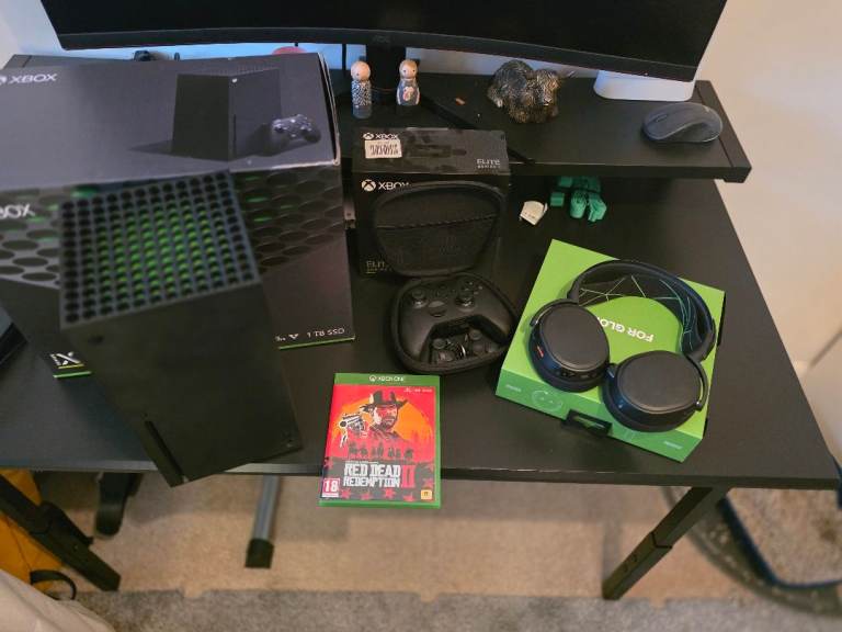 Xbox one series X, steelseries 9x headset and xbox elite series 2 controller