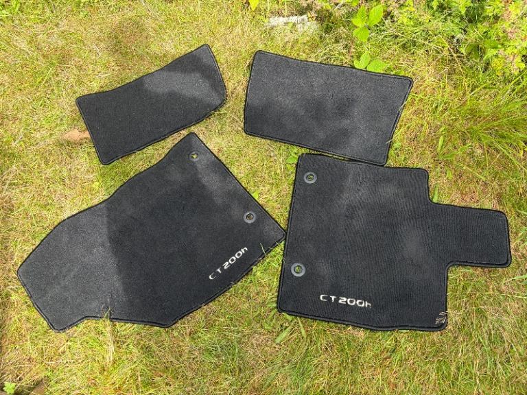Lexus CT200h floor protector set