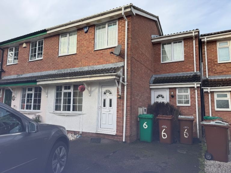 Three bedroom house in Barton green in Clifton 