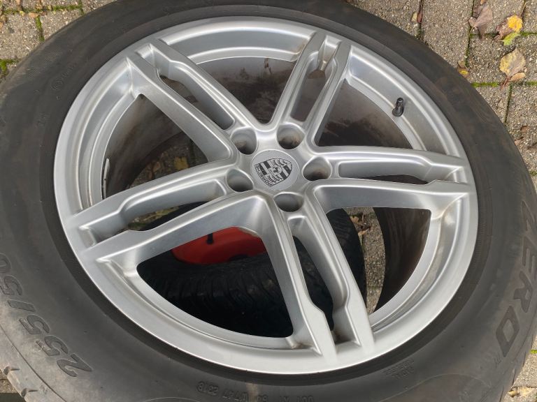 19” Porsche Macan wheels and tyres