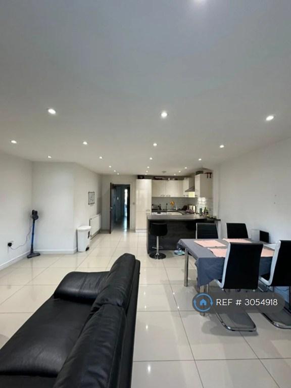 2 bedroom flat in St Anne's Row, London, E14 (2 bed) (#3054918)