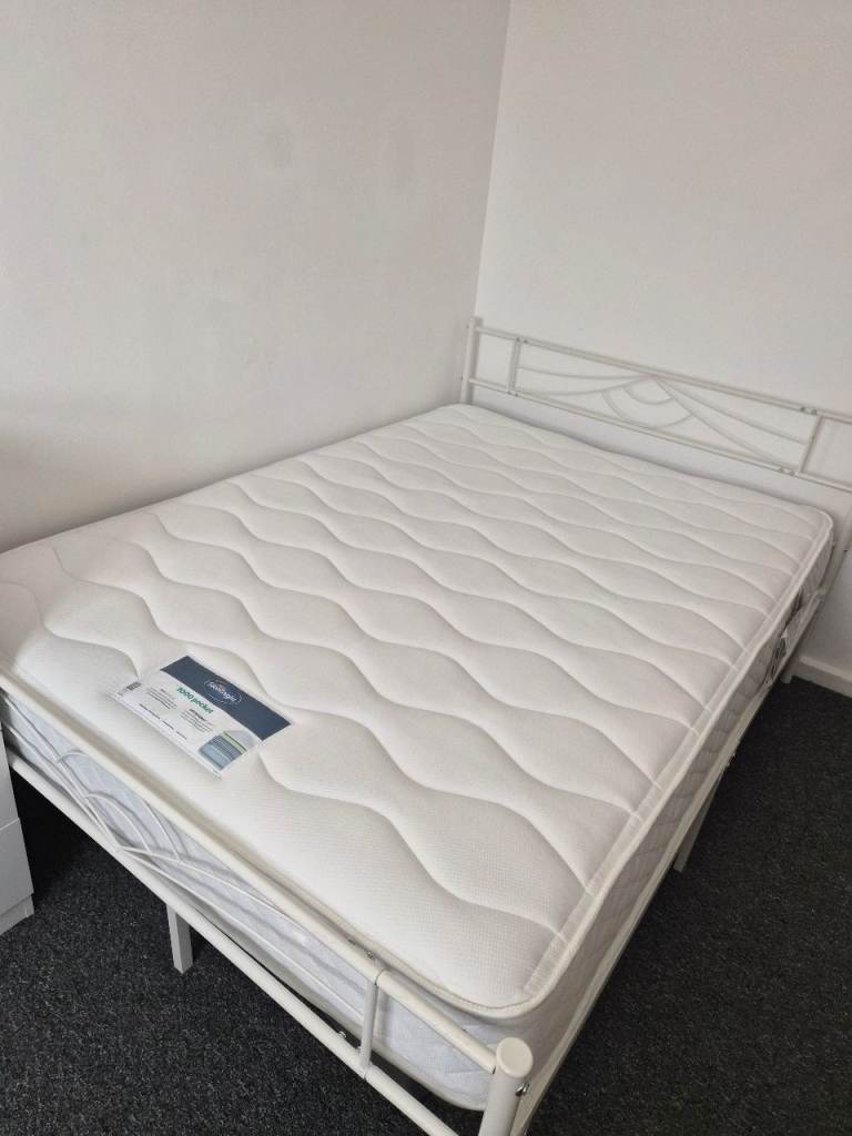 Silent night mattress and double bed unused