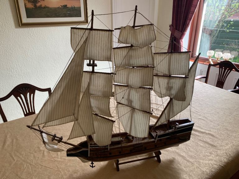 Model tall ship