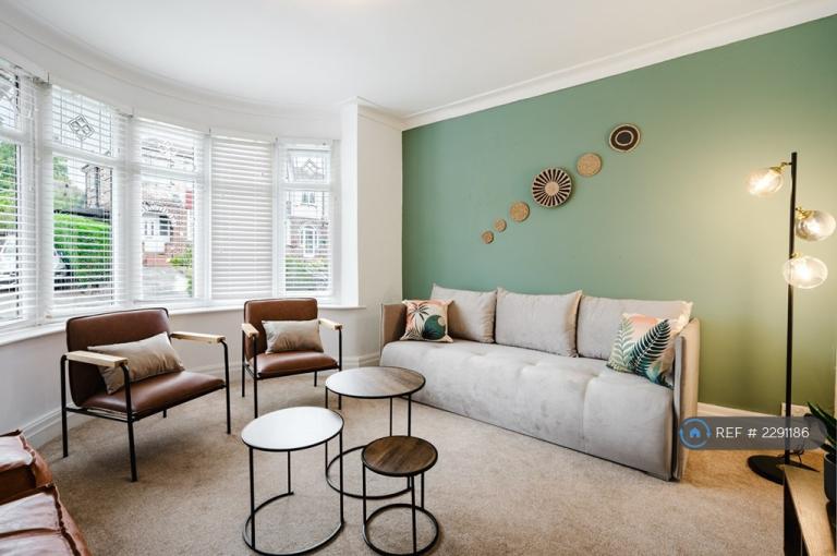 4 bedroom house in Manchester, Manchester, M25 (4 bed) (#2291186)