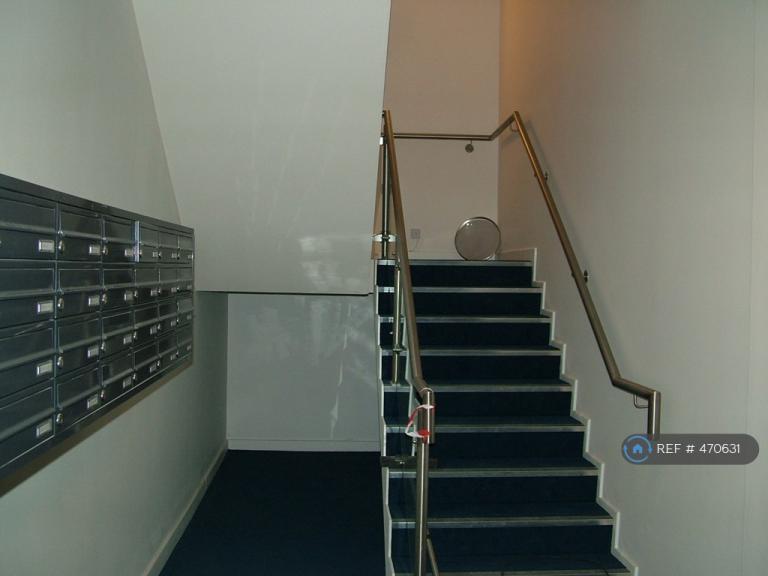 1 bedroom flat in Fulcrum, Sheffield, S1 (1 bed) (#470631)