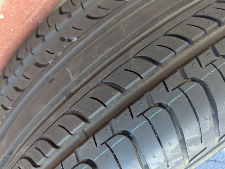 Brand-new alloy and brand-new tyre 225/60R17