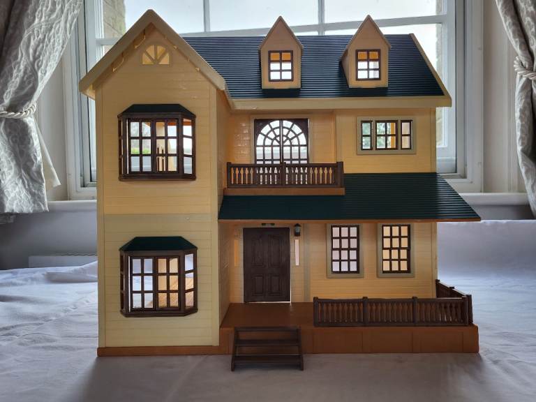 Sylvanian Families - JP Deluxe House On The Hill Oakwood Manor