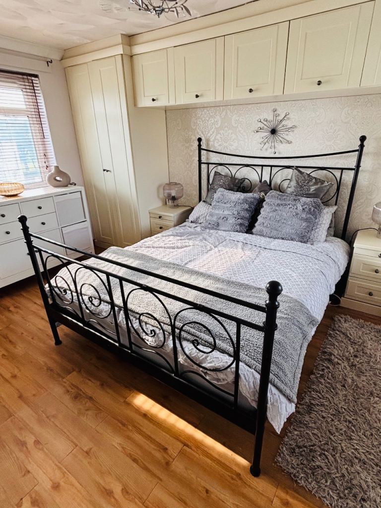 Black Metal King Bed Frame AND Matress, immaculate, used handful times Excellent Condition