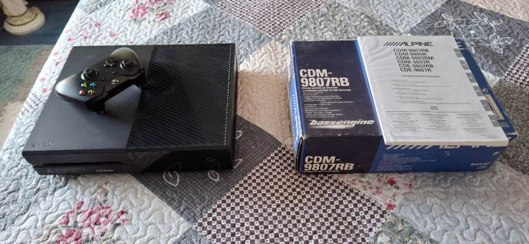 Xbox One Console with Controller and Alpine CDM-9807RB CD Player