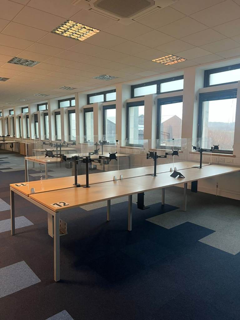 Office Bank of 6  Desks In Beech 1600mm x 800mm