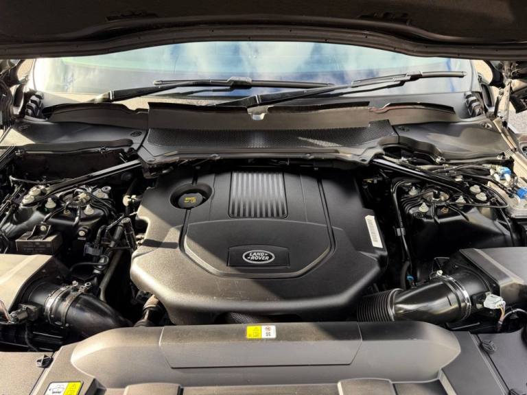 2020 70 RANGE ROVER 3.0 SD V6 VOGUE SE Diesel Auto with only 38,000 miles