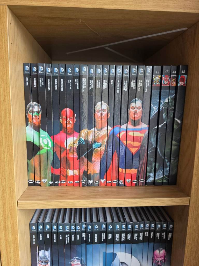 Various graphic novels from the DC, Batman and Marvel Eaglemoss collection