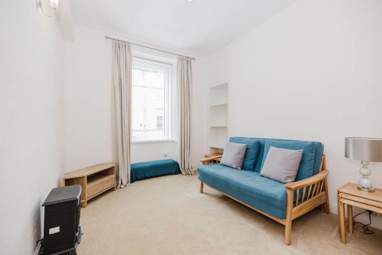 Highly desirable, 1 bedroom, furnished flat in Gorgie – available NOW