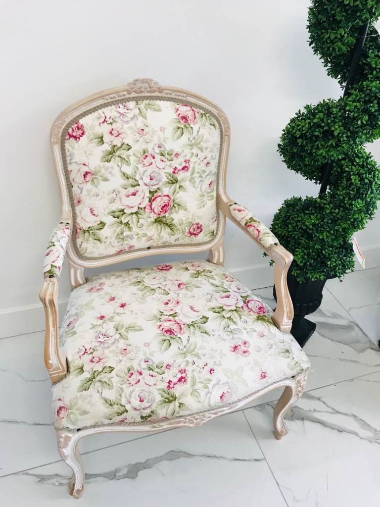 FRENCH STYLE DECORATIVE CHAIR