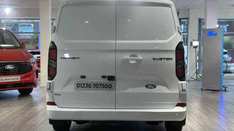  Ford Transit Custom 2.5 PHEV 232ps H1 Van Limited Auto Van Plug-In Hy Automatic