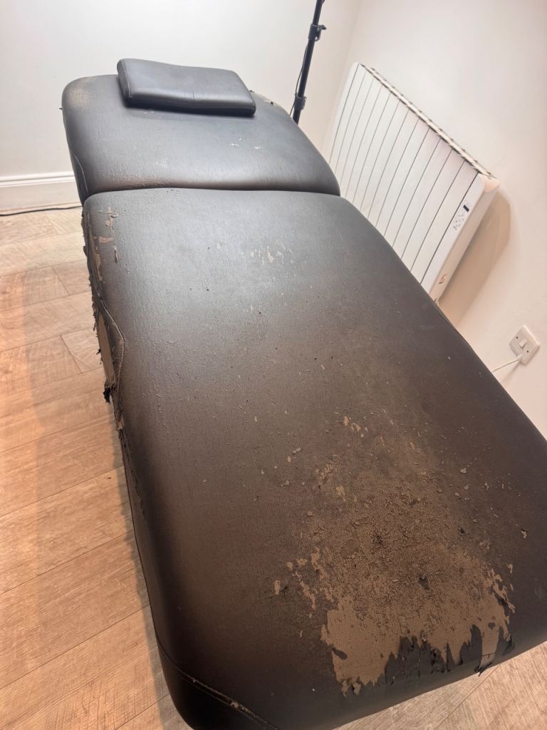 Black Massage Table / Beauty Bed 
