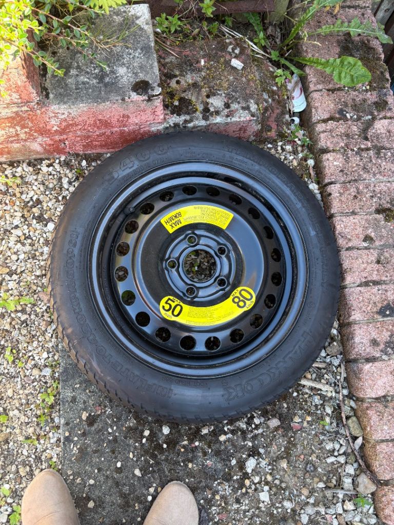 Space saver wheel and tyre