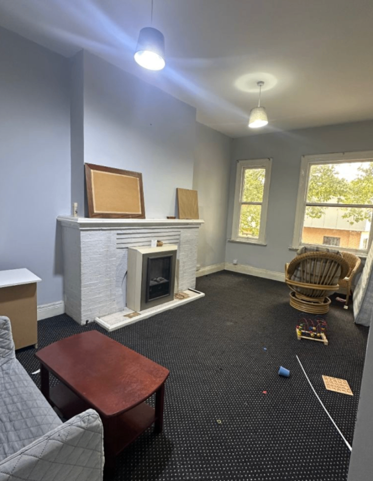 Modern 2-Bedroom Flat | Furnished | Kitchen | Bill Included | The Arcade, Walsall, West Midlands-WS1