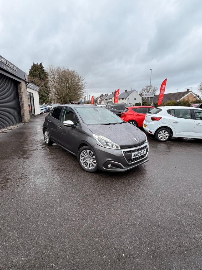 2019 Peugeot 208 1.2 PureTech 82 Signature 5dr [Start Stop] HATCHBACK Petrol Manual