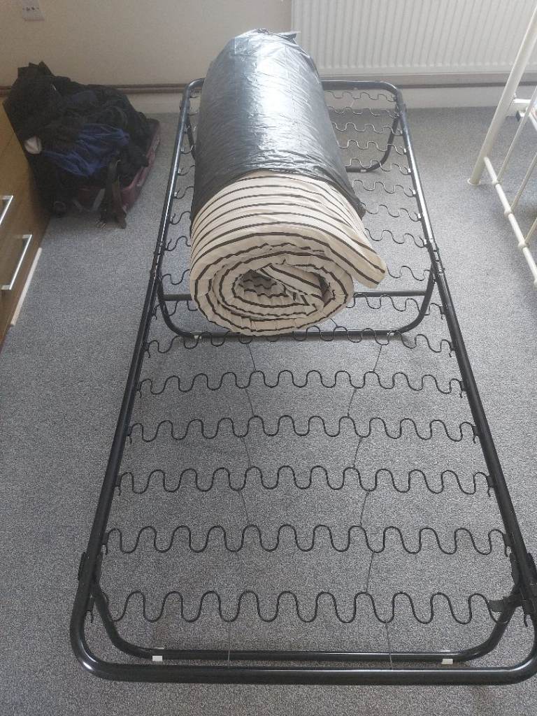 Folding single bed 