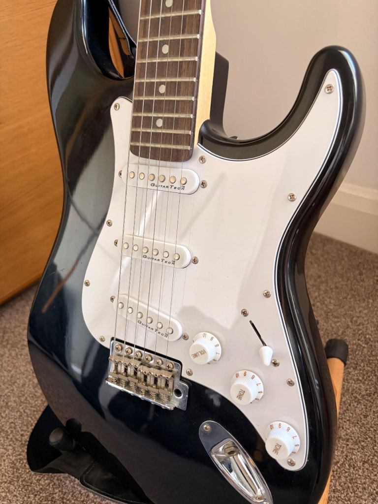 Encore Blaster Series Electric Guitar with Amp, Stand,carry case and other accesories