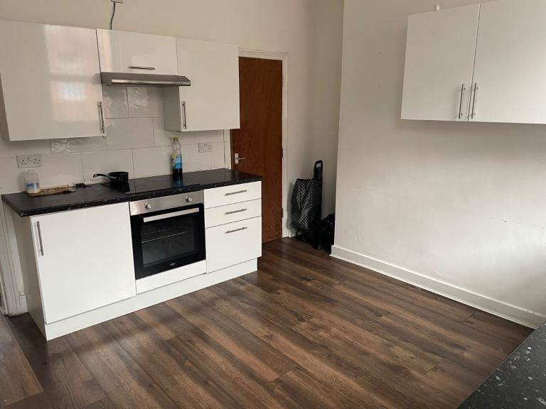 4 bed terrace LS9 £1300pcm available now 