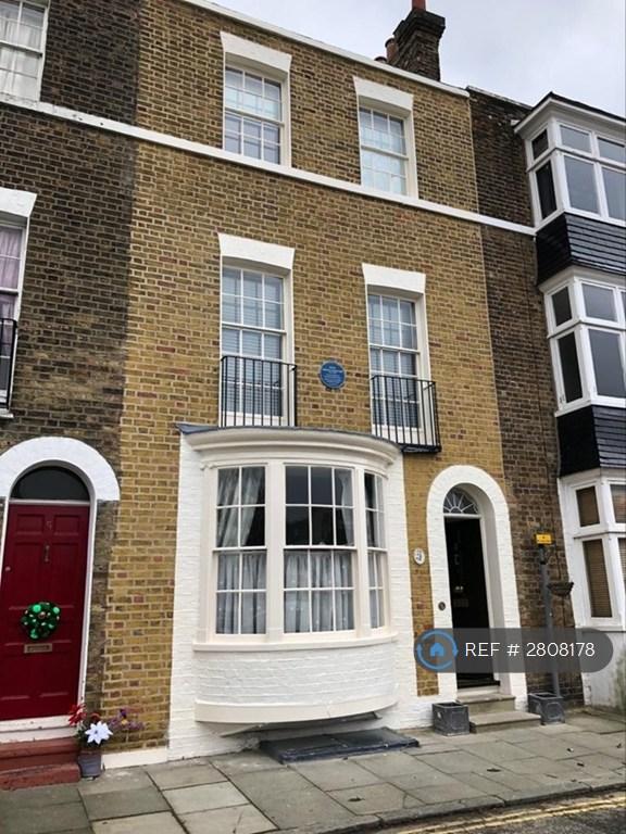 4 bedroom house in Spencer Square, Ramsgate, CT11 (4 bed) (#2808178)