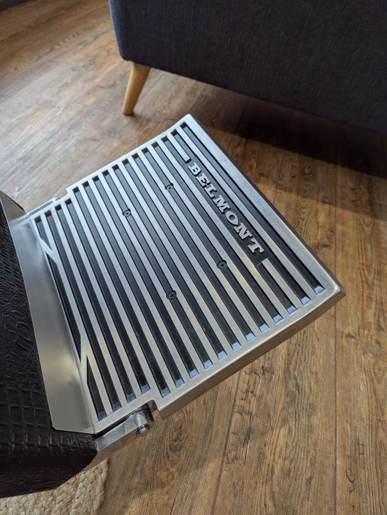 Takara Belmont Barber’s chair (retro 1960’s) Used 