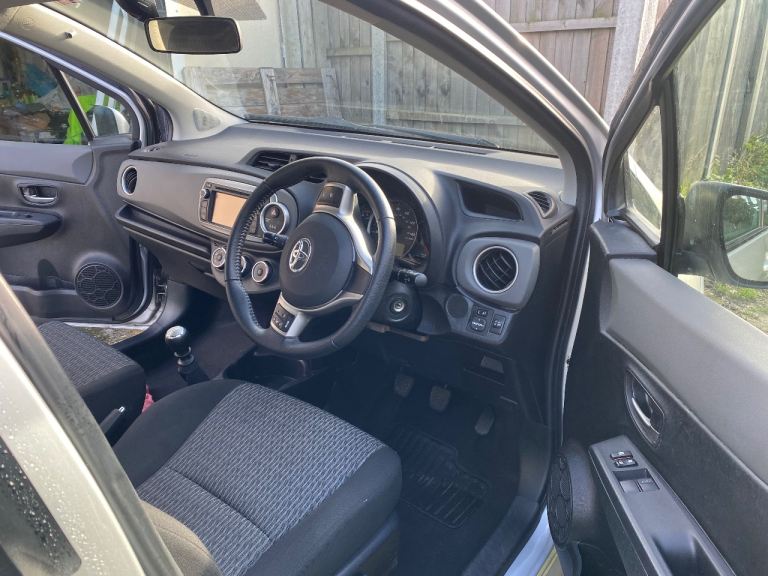 Toyota YARIS 2014