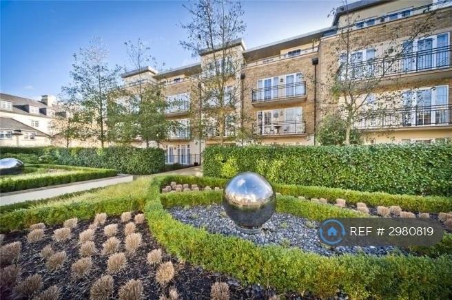 2 bedroom flat in Whitcome Mews, Richmond, TW9 (2 bed) (#2980819)