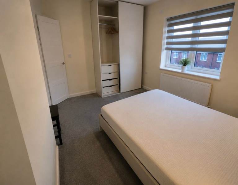 Spacious Double Room for Single or Couple | Garden| Parking | Whitefield M45