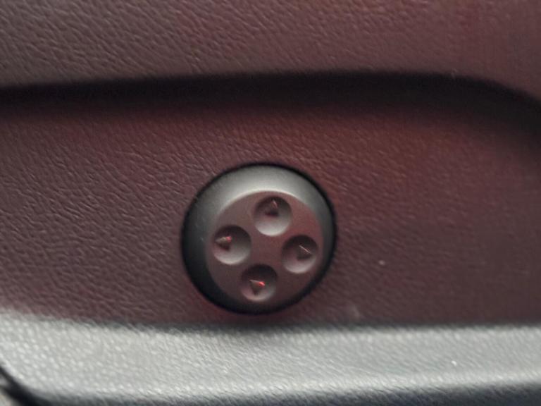 2015 Mercedes-Benz C Class 2.1 C220d AMG Line (Premium Plus) 7G-Tronic+ Euro 6 (s/s) 4dr SALOON D...