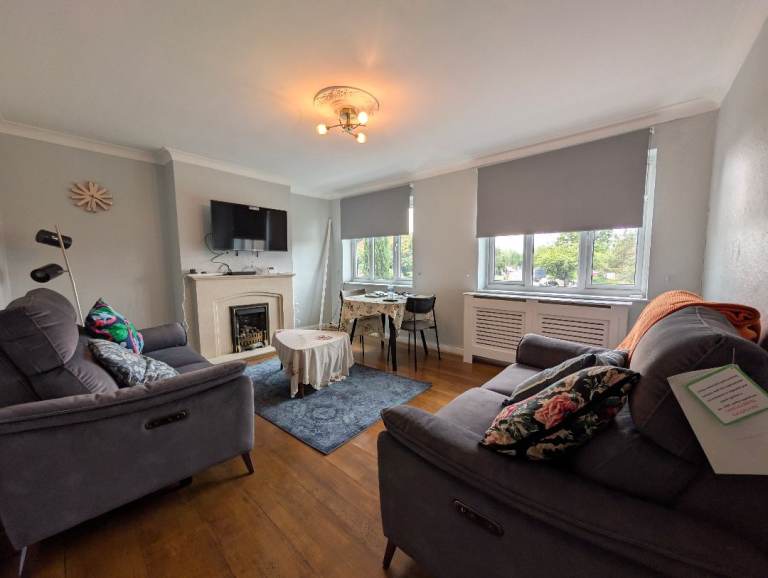 2 Bedroom First Floor Flat to Rent in Hendon NW4 for £2000 per month