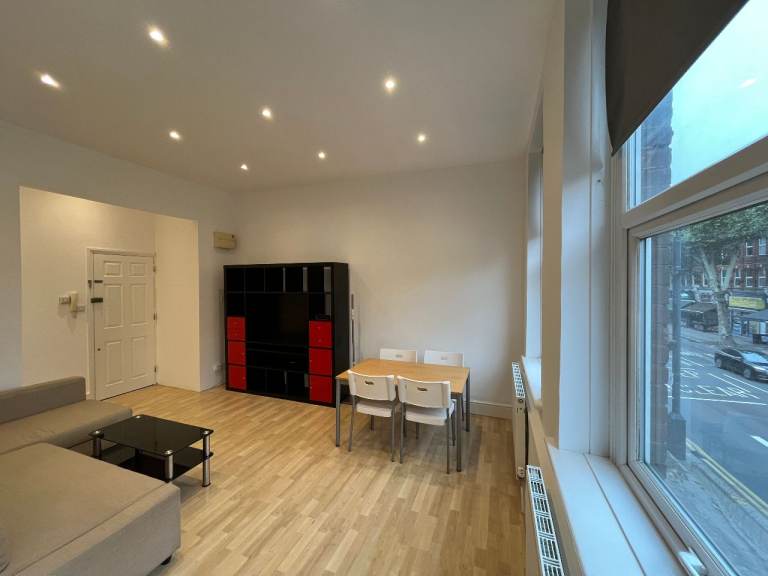 Large 1 Bedroom Self Contained Flat on Cricklewood Broadway - Available for rent now.