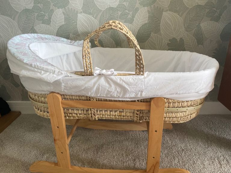 Moses basket and rocking stand 