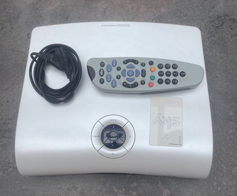 Thomson DSI4214C Sky+ Box with Remote and Power Cable + 2x cards.
