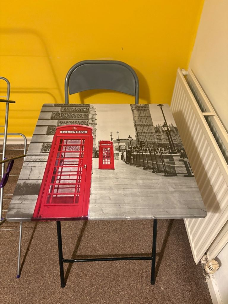 London table with chair