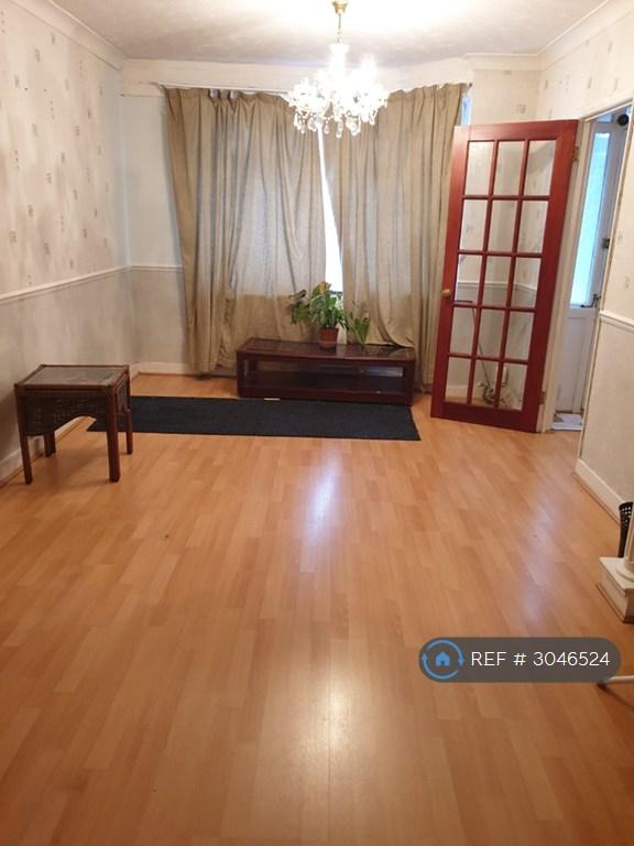 3 bedroom house in Gresham Drive, Goodmayes, RM6 (3 bed) (#3046524)