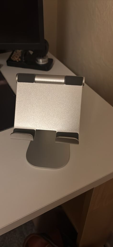 Adjustable Silver Metal Phone/Tablet Stand – As Good As New