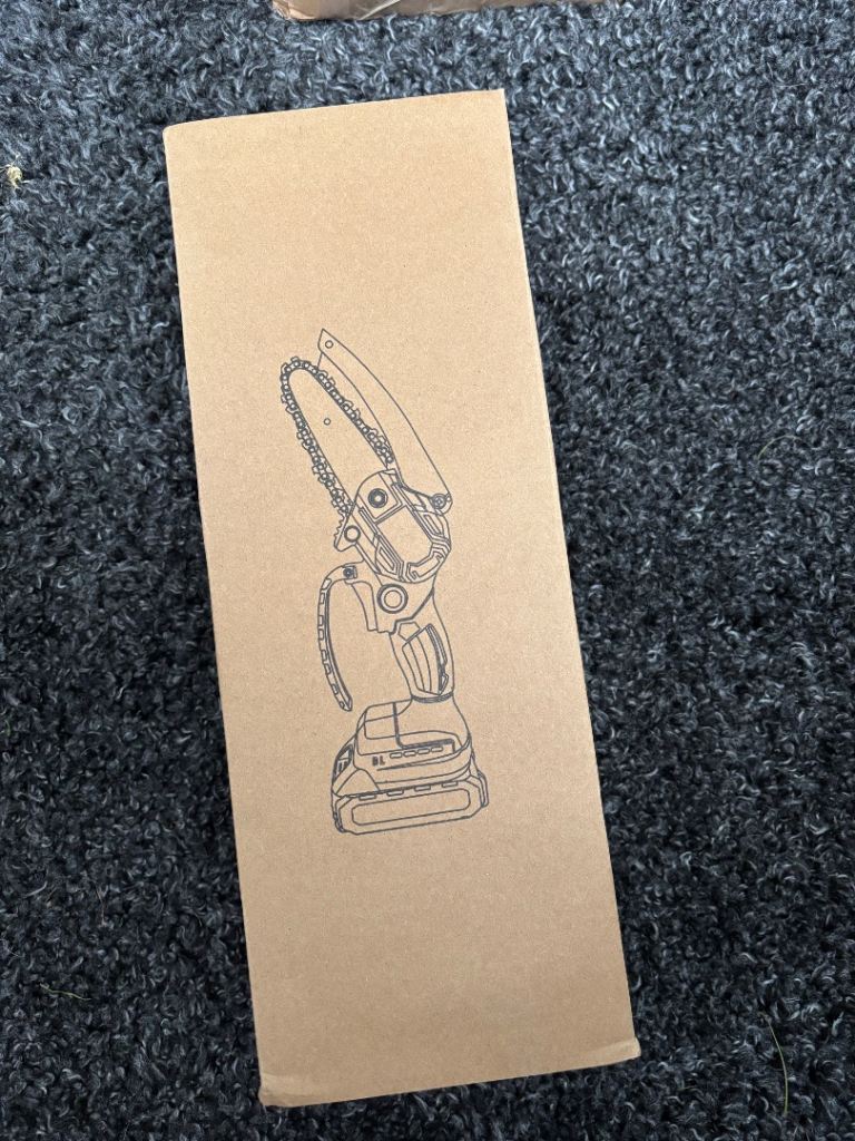 Battery chain saw