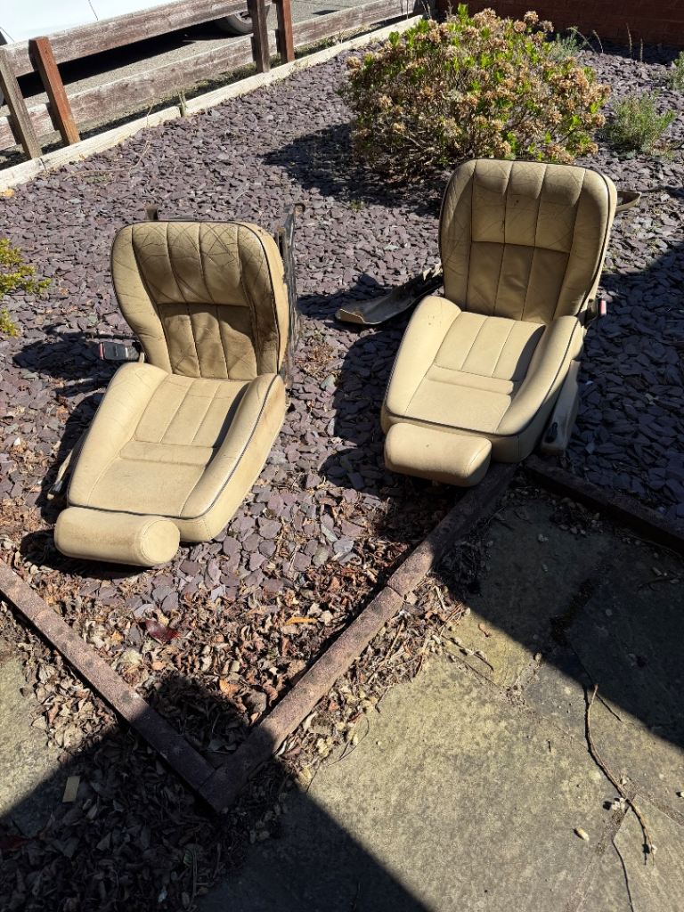 Range Rover seats cream come with the electrics make me an offer 