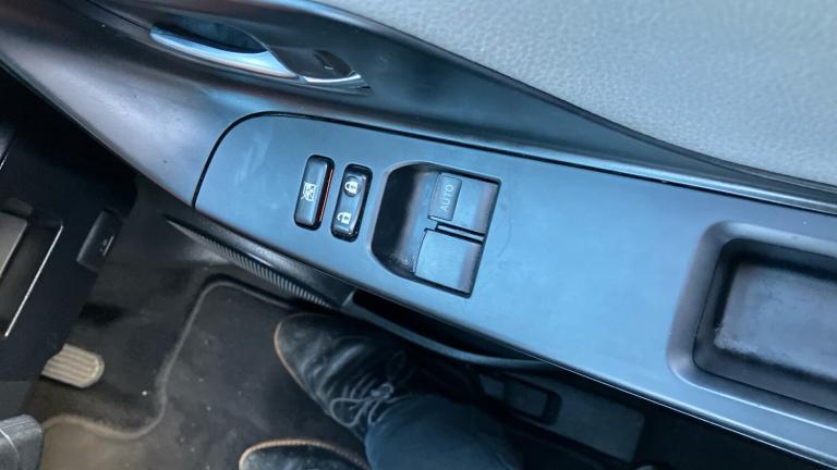 2017 Toyota Yaris 1.33 VVT-i Design 5dr Petrol Hatchback Hatchback Petrol Manual