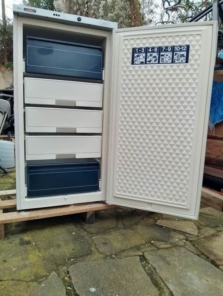 Free standing freezer in new condition 