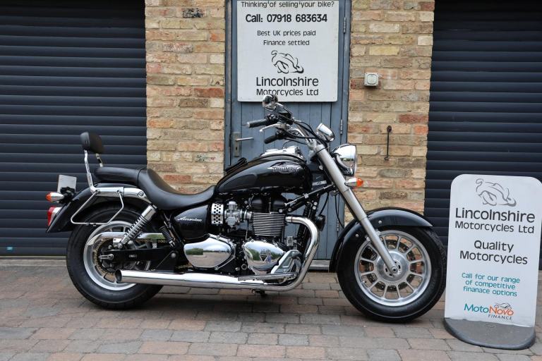 16 Triumph Bonneville America