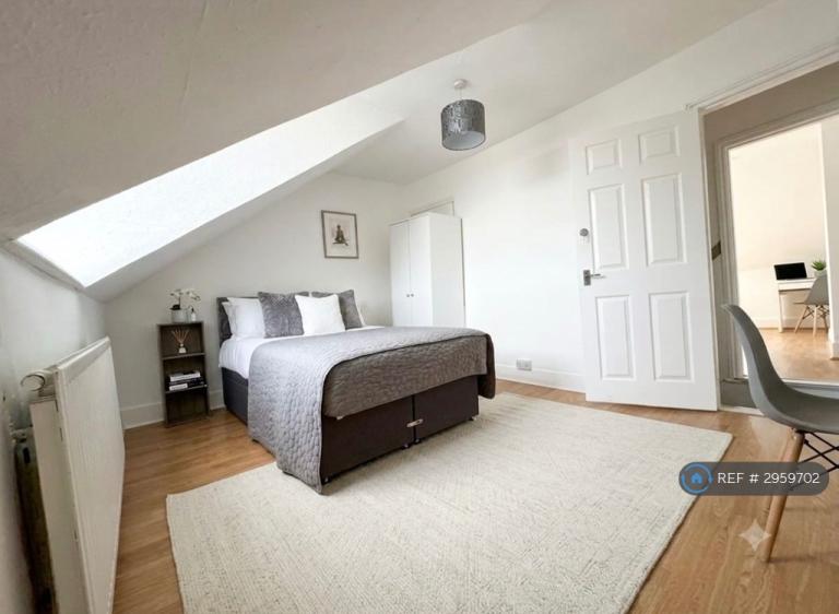 1 bedroom in Portland Road, London, SE25 (#2959702)