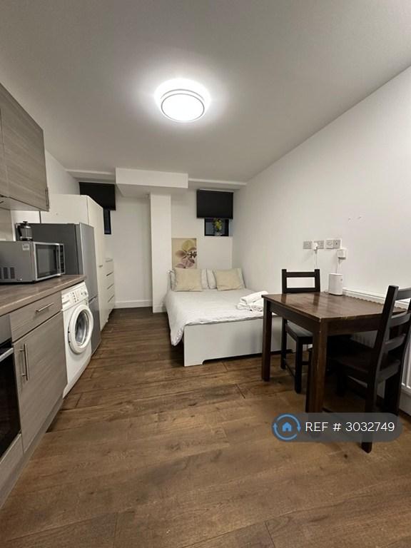 Studio flat in Edgware Road, London, NW2 (#3032749)